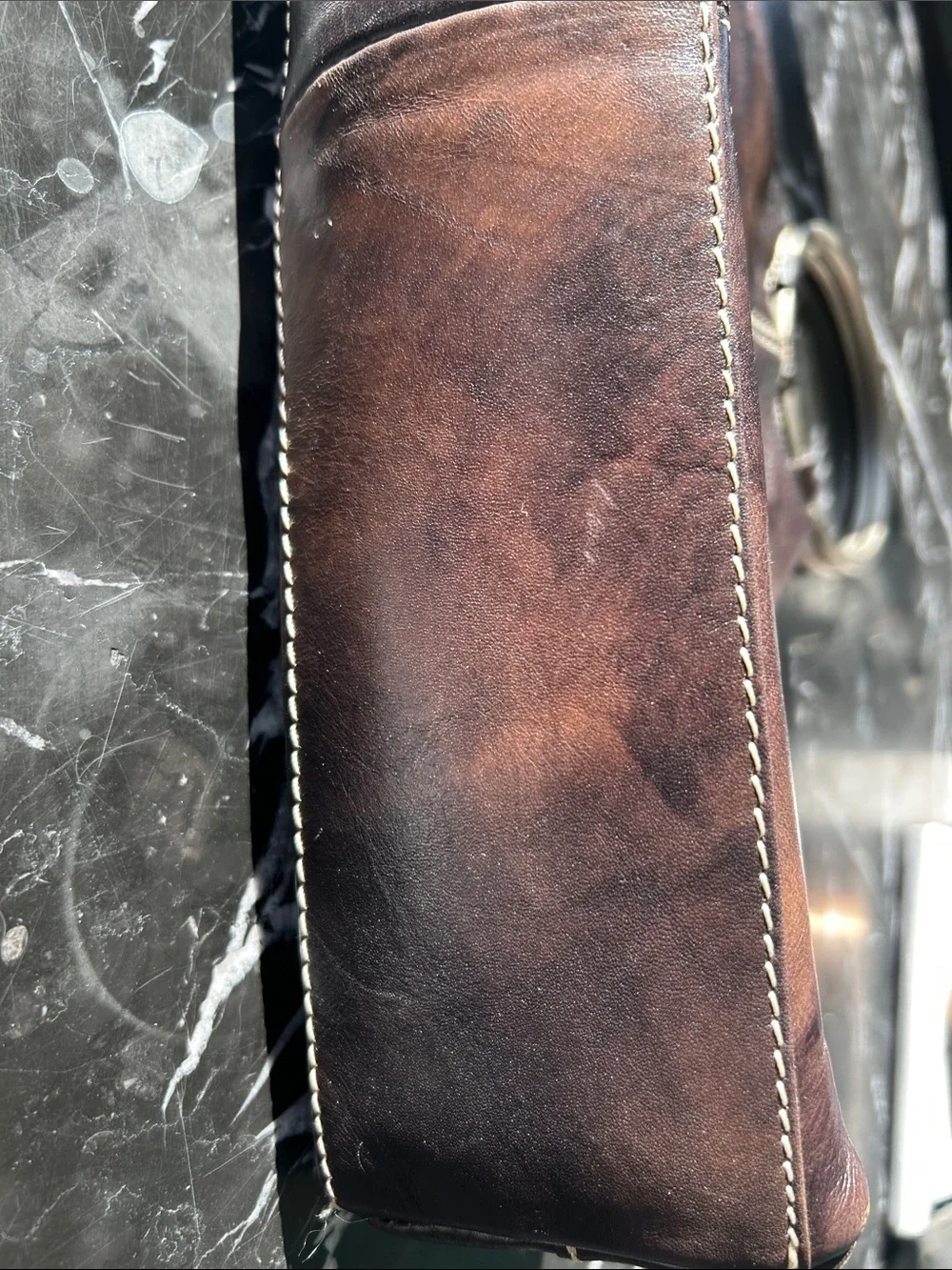 Vintage-Inspired Brown Leather Ring-Handle Bag - Picture 6 of 6
